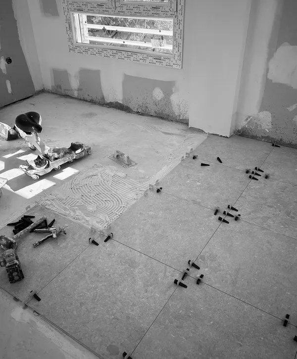 azulejos de suelo en obras.Bl0P7eF2