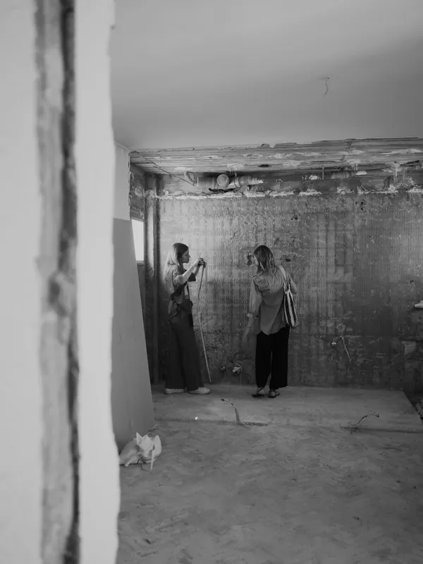 trabajadores en plena obra.Cg2kFyRr